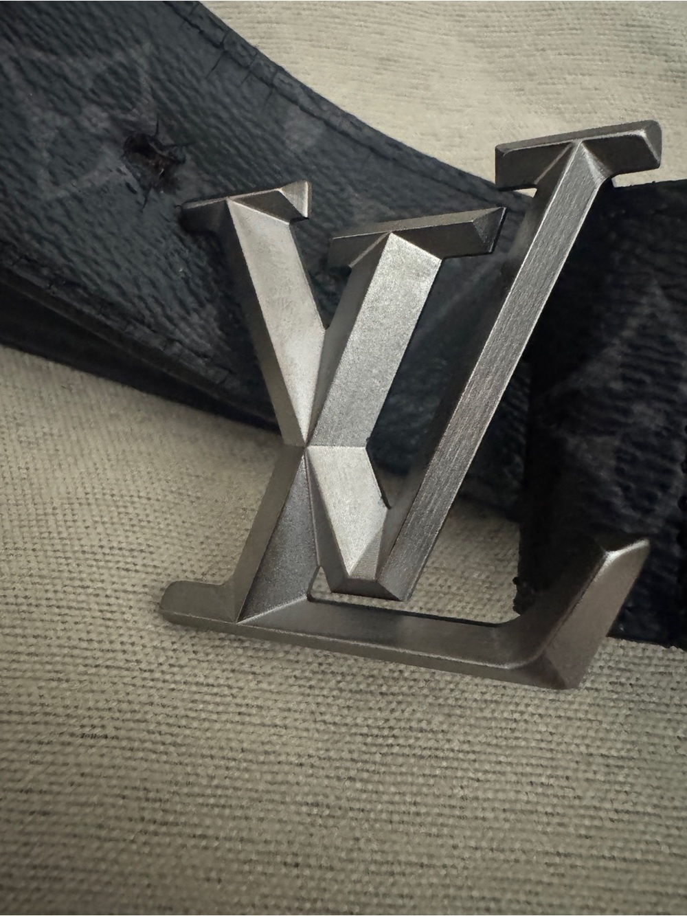 Louis Vuitton Black Monogram LV Buckle Men’s Belt - Picture 5 of 8